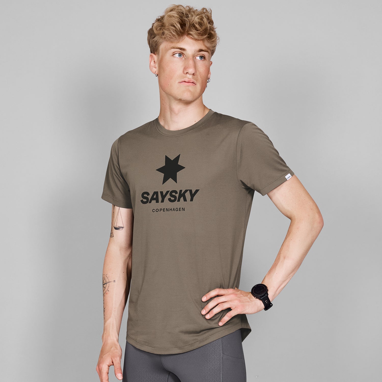 □ 公式 □ SAYSKY/セイスカイ ランニングTシャツ MMRSS30c7005 Logo 