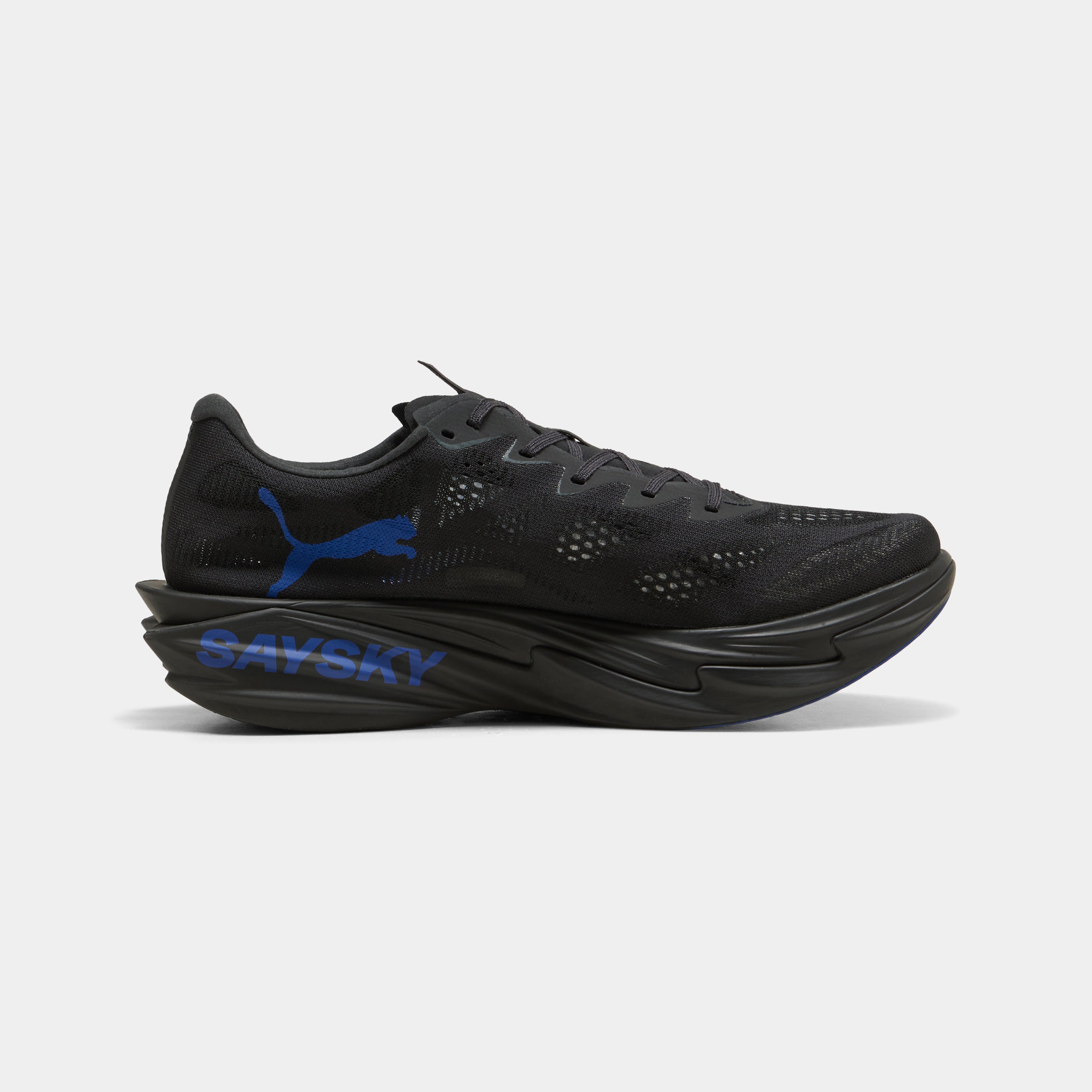 【Puma X SAYSKY】ランニングシューズ P31394201 ディヴィエイト ニトロ エリート 4 SAYSKY - Flat Dark Gray-vivid Blue [メンズ]