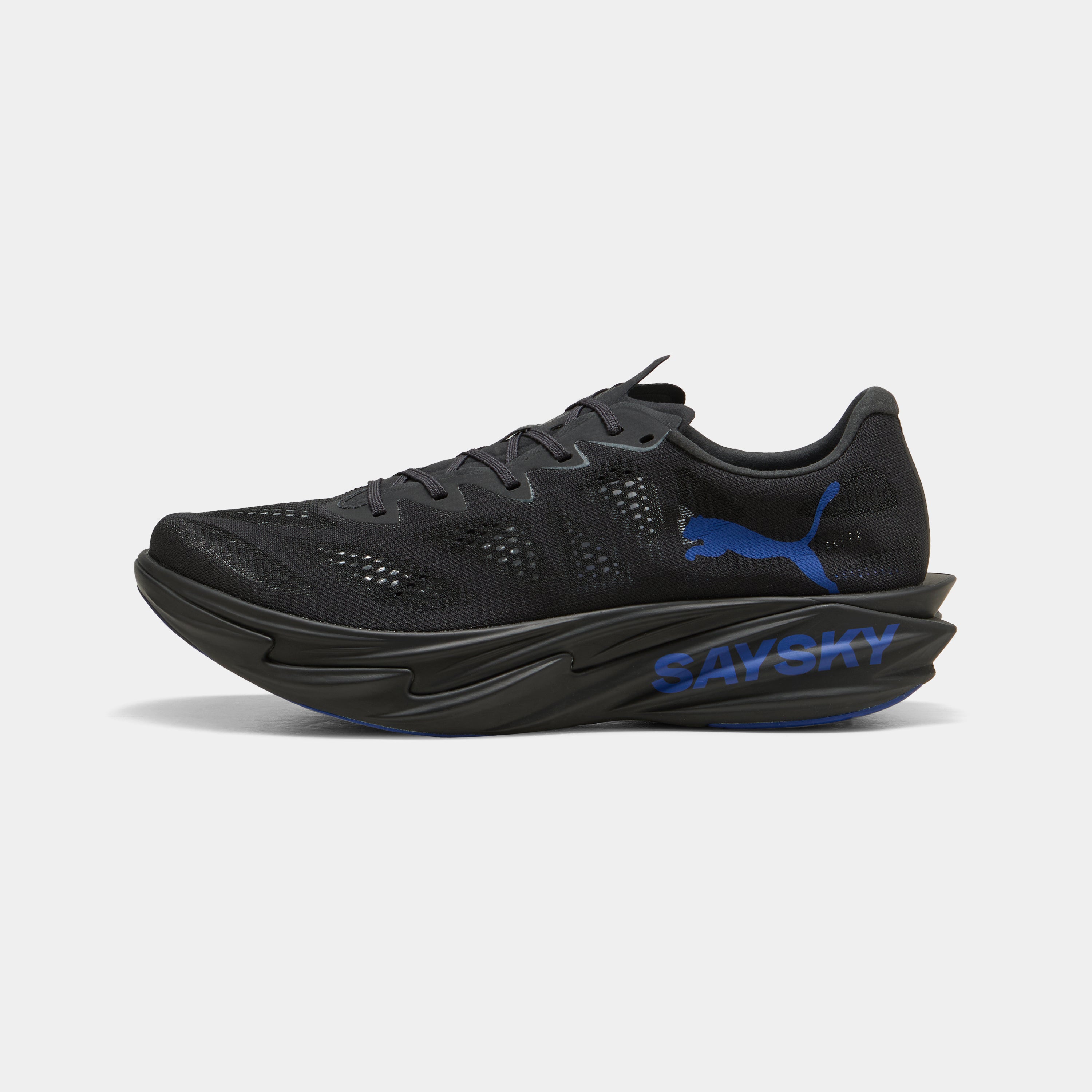 【Puma X SAYSKY】ランニングシューズ P31394201 ディヴィエイト ニトロ エリート 4 SAYSKY - Flat Dark Gray-vivid Blue [メンズ]