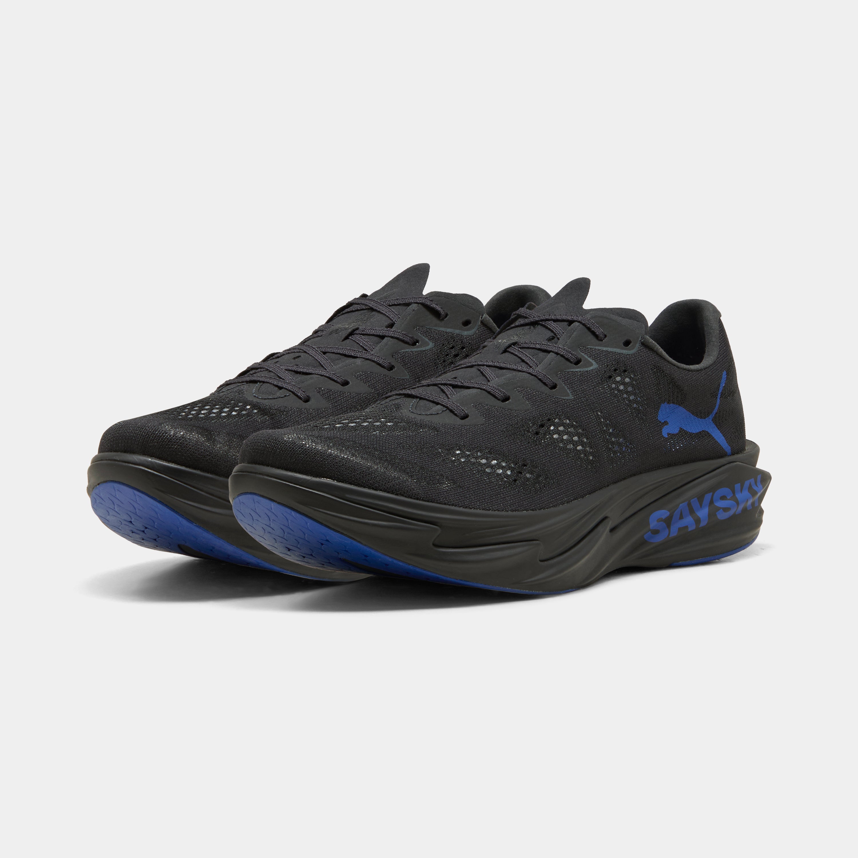 【Puma X SAYSKY】ランニングシューズ P31394201 ディヴィエイト ニトロ エリート 4 SAYSKY - Flat Dark Gray-vivid Blue [メンズ]