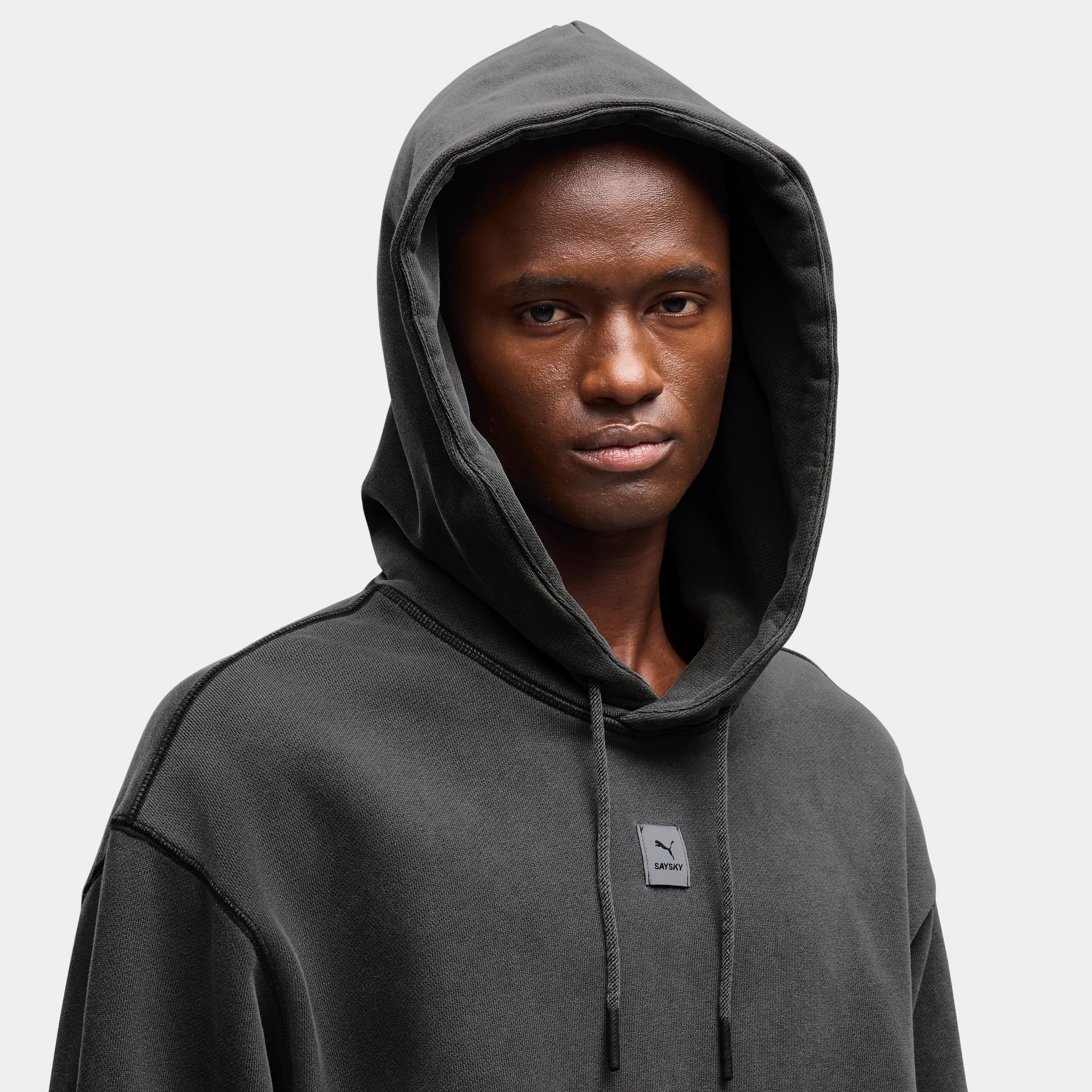 【Puma X SAYSKY】スウェットパーカー P52901499 Unisex Graphic Sweatshirt - Flat Dark Gray [ユニセックス]