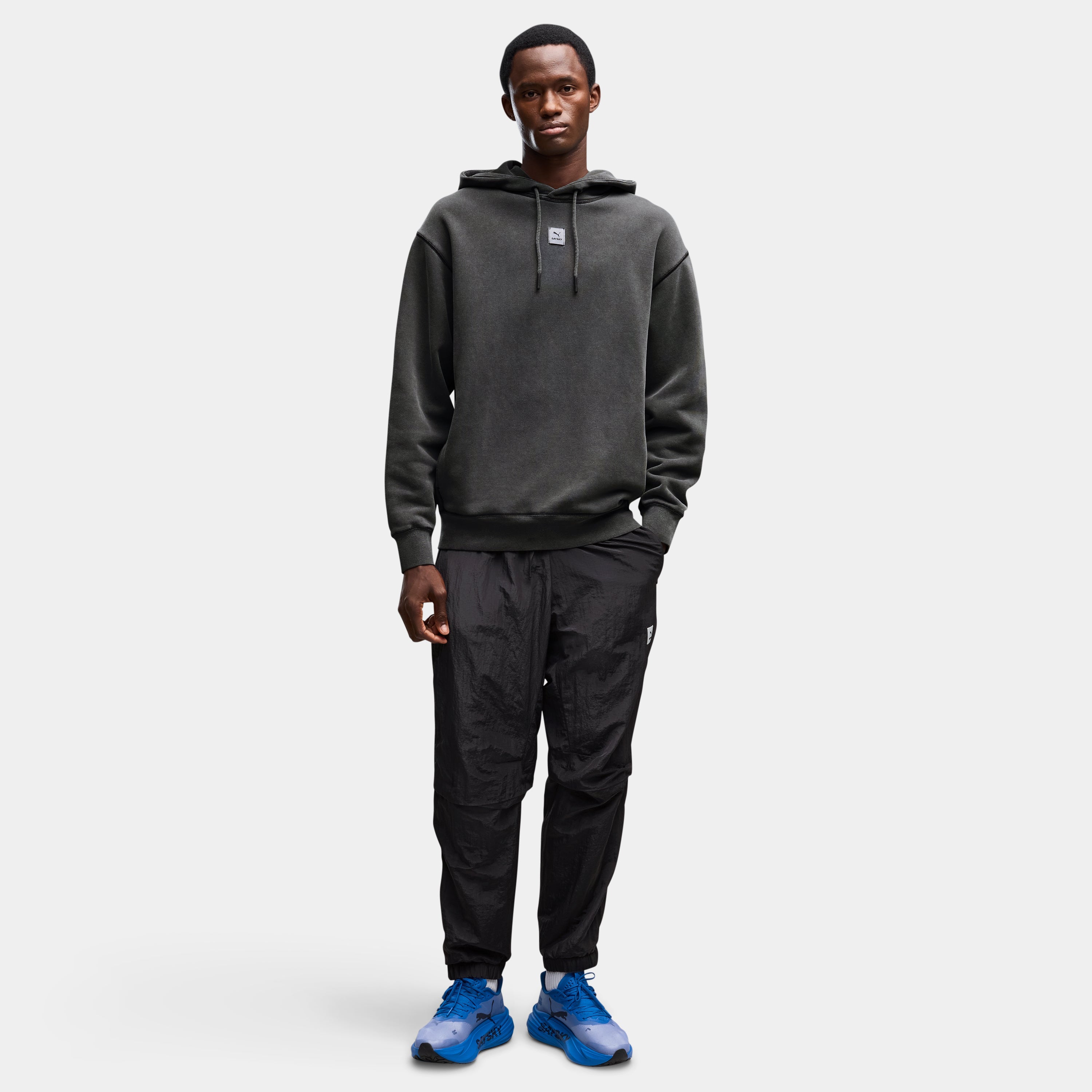 【Puma X SAYSKY】スウェットパーカー P52901499 Unisex Graphic Sweatshirt - Flat Dark Gray [ユニセックス]