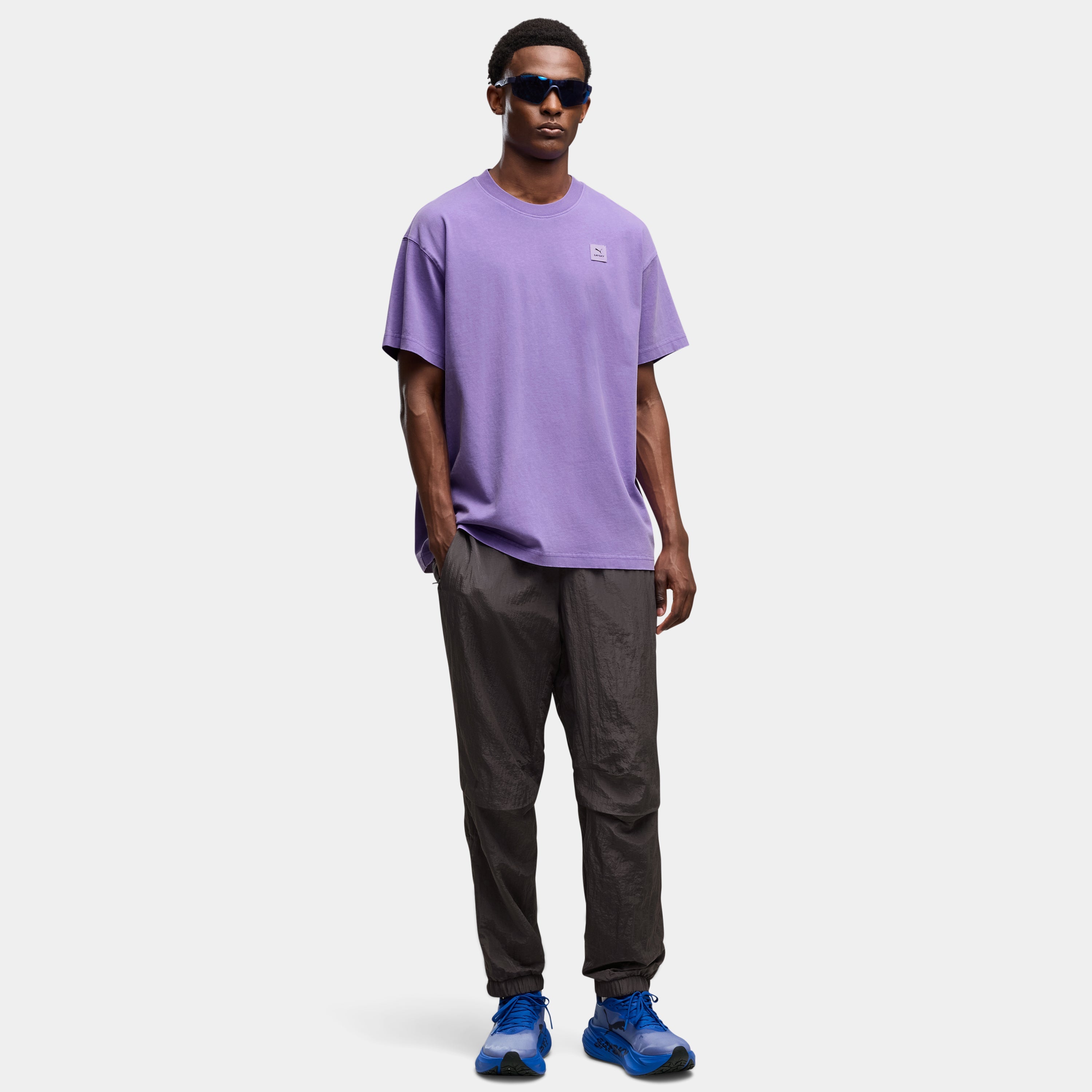 【Puma X SAYSKY】ランニングTシャツ P52901546 Unisex Graphic Team Tee - Lavender Alert [ユニセックス]