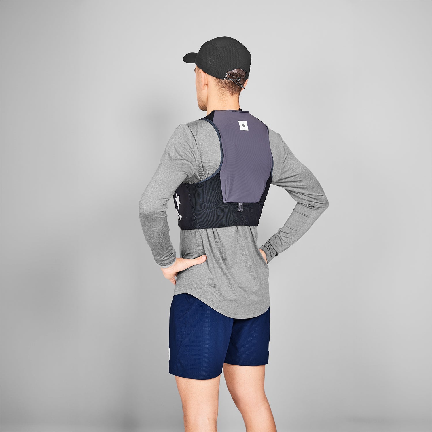 ランニングベスト XUAVE101c901 XUAVE101c901 Flow Vest 101 8L- Black [ユニセックス]