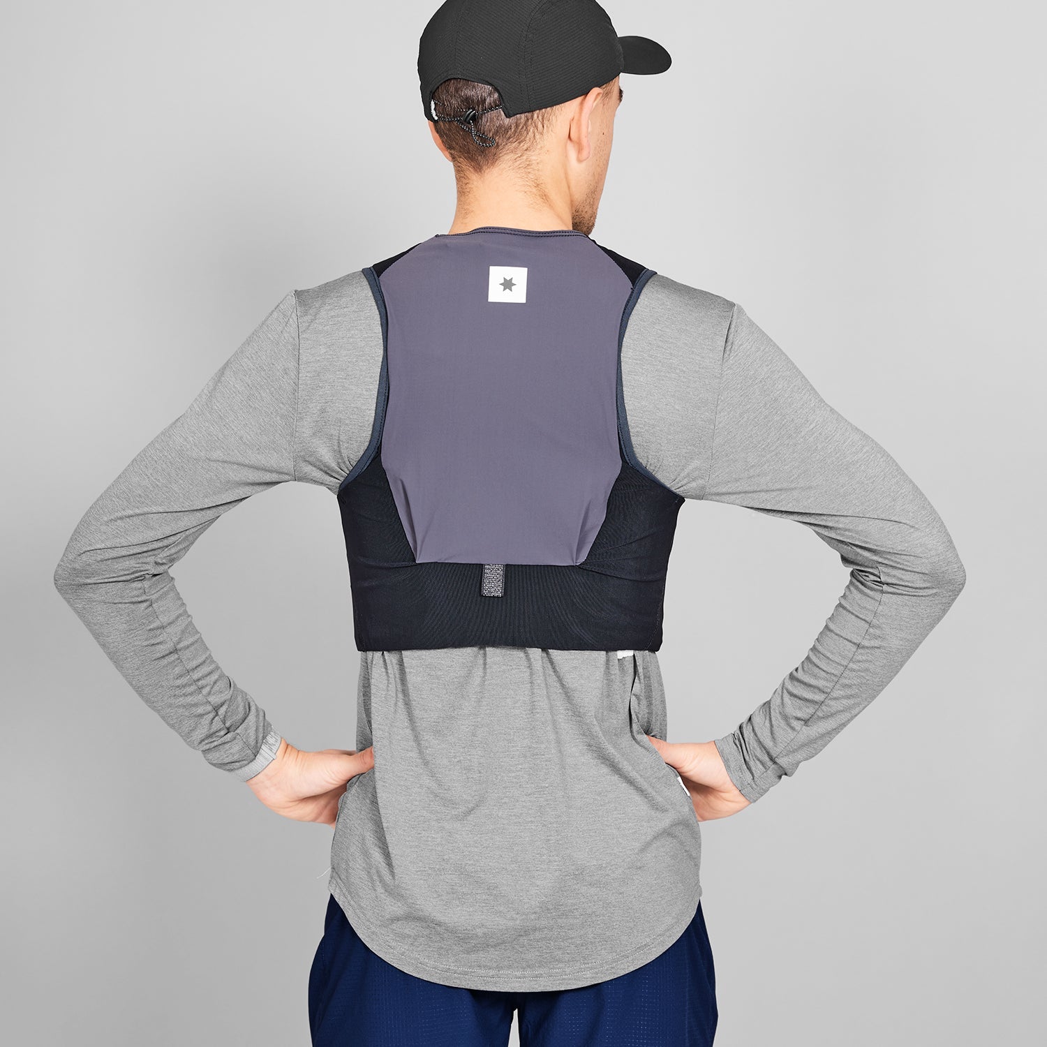 ランニングベスト XUAVE101c901 XUAVE101c901 Flow Vest 101 8L- Black [ユニセックス]
