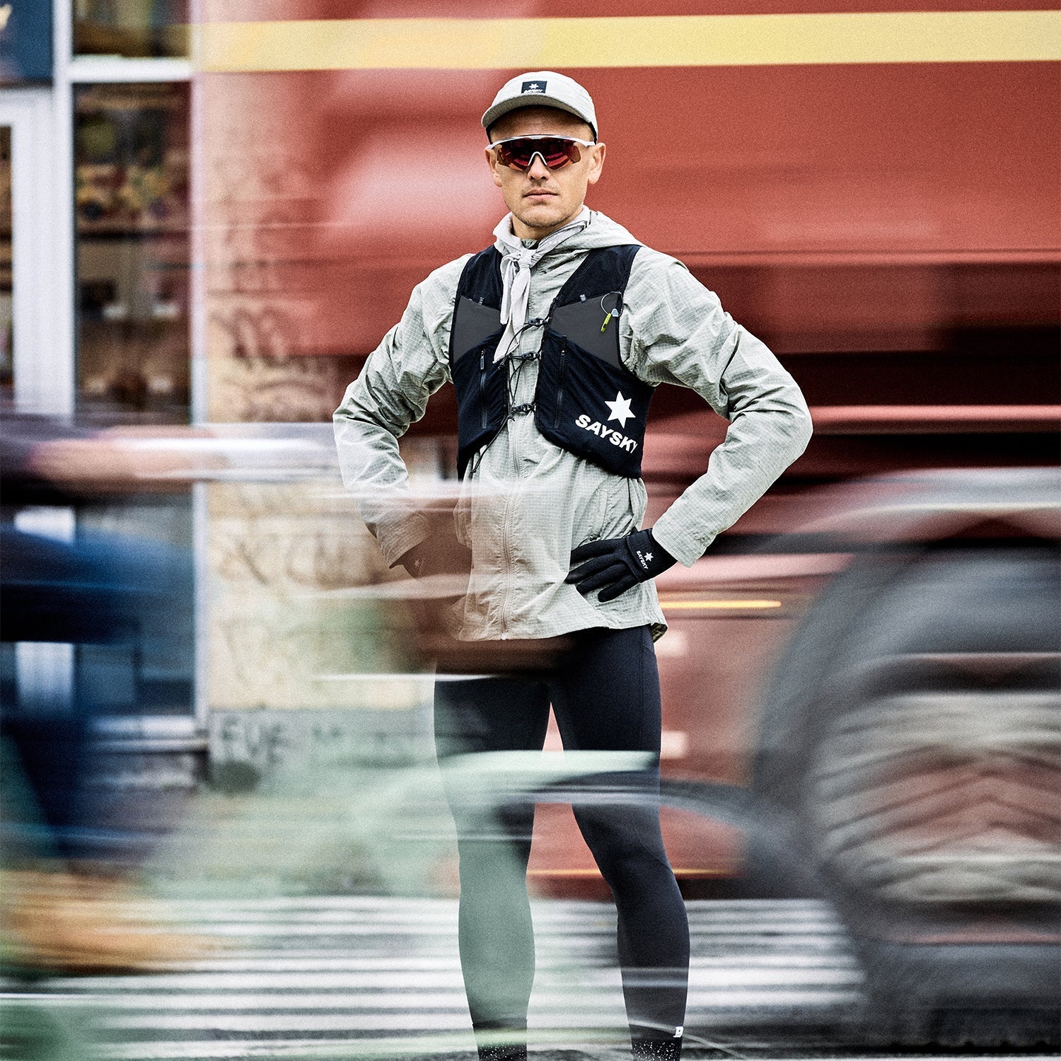ランニングベスト XUAVE201c901 XUAVE201c901 Flow Vest 201 12L- Black [ユニセックス]