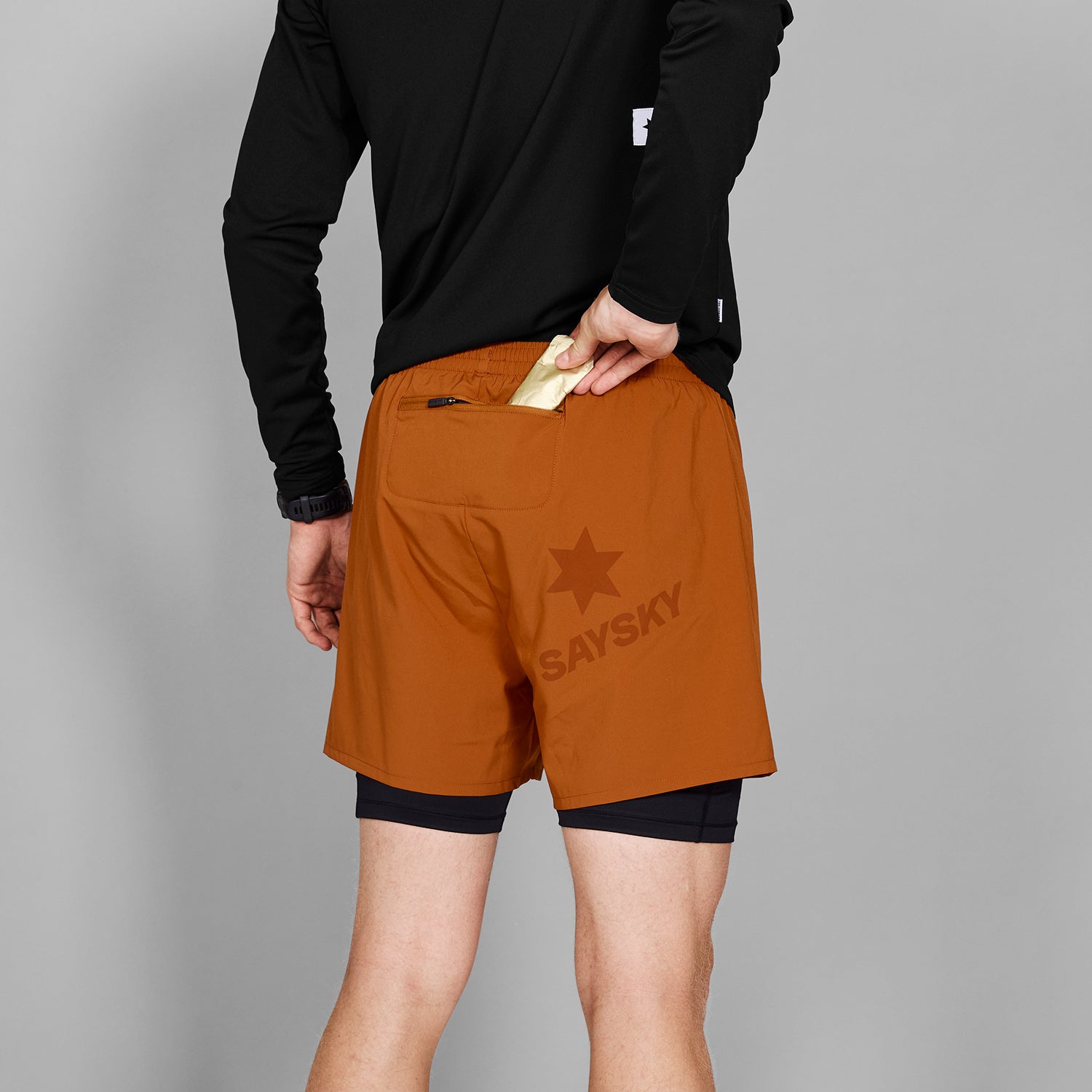 □ 公式 □ SAYSKY/セイスカイ ランニングショーツ MMRSH20c407 Pace 2-in-1 Shorts 5inch - Orange  [メンズ]