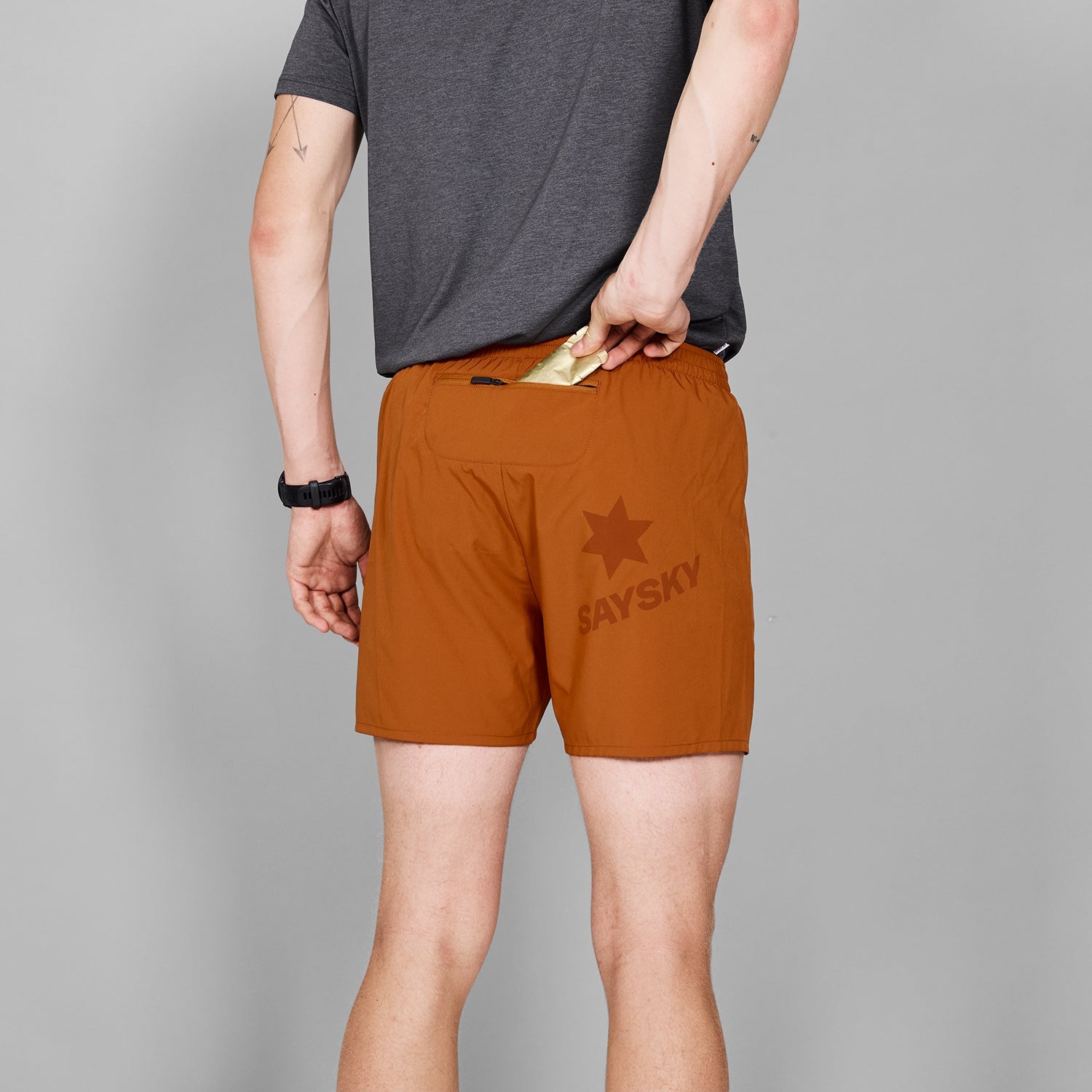 □ 公式 □ SAYSKY/セイスカイ ランニングショーツ MMRSH21c407 Pace Shorts 5inch - Orange [メンズ]