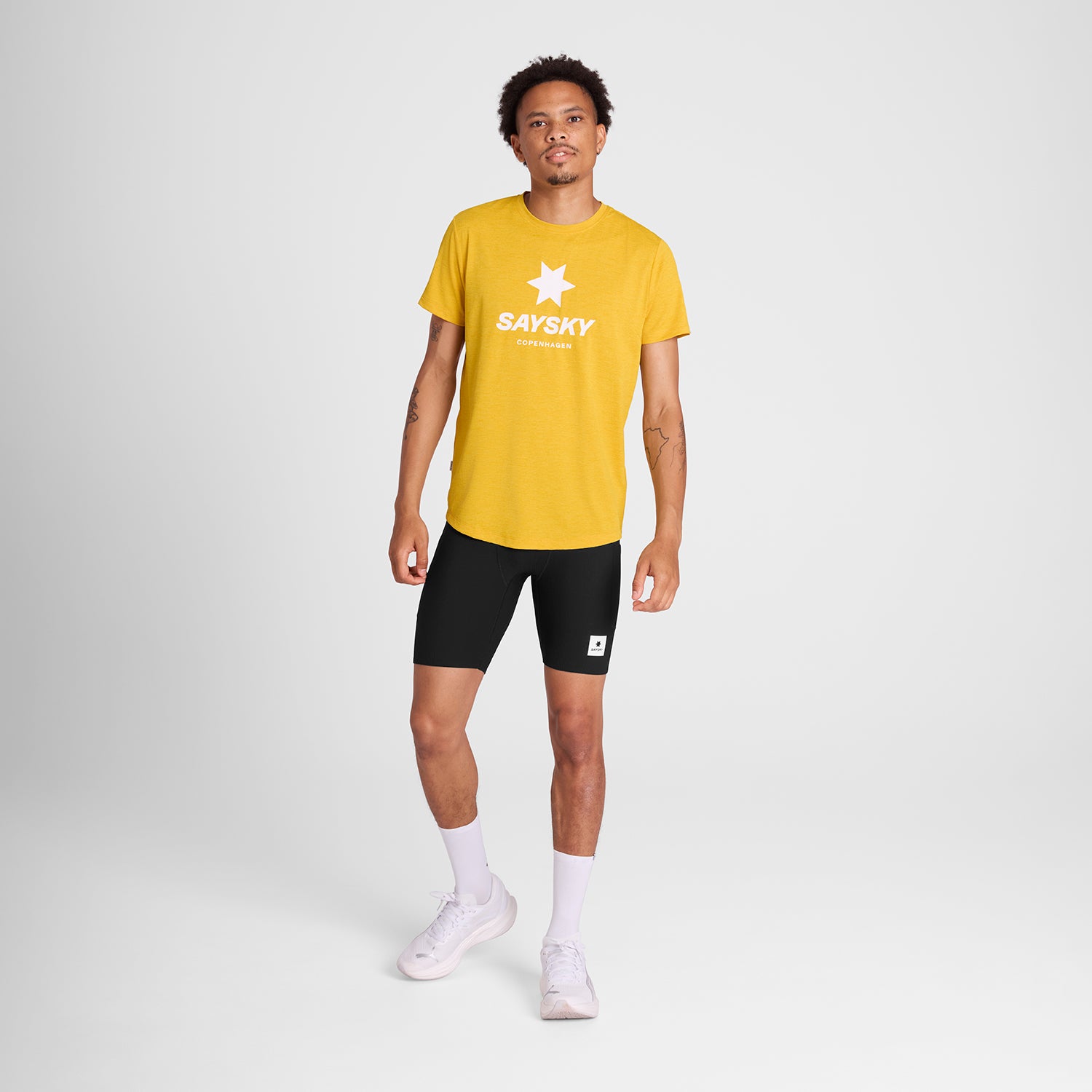 ランニングTシャツ NMRSS30c4007 Logo Combat T-shirt - Yellow [メンズ]