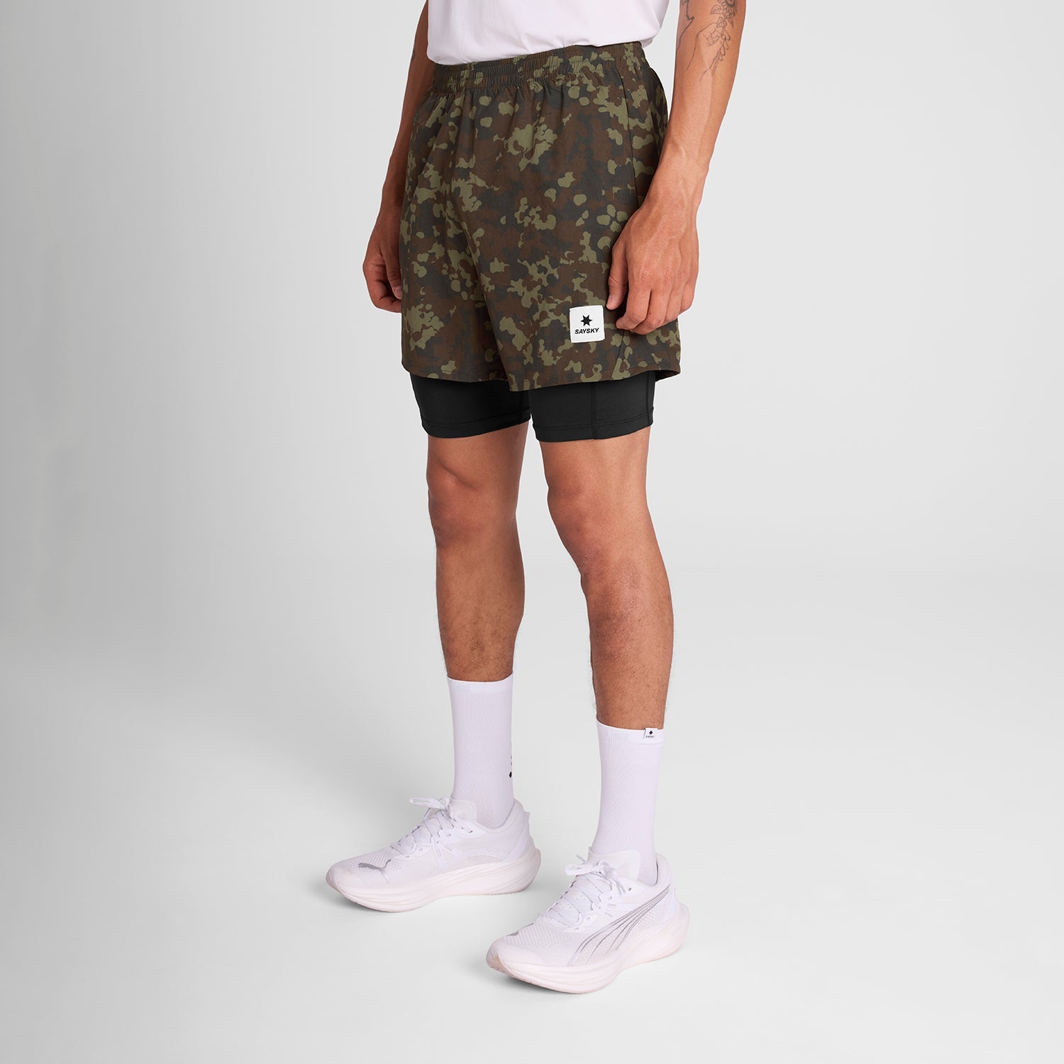 ランニングショーツ OMRSH20c1048 Camo Pace 2-in-1 Shorts 5inch - Brown Aop [メンズ]
