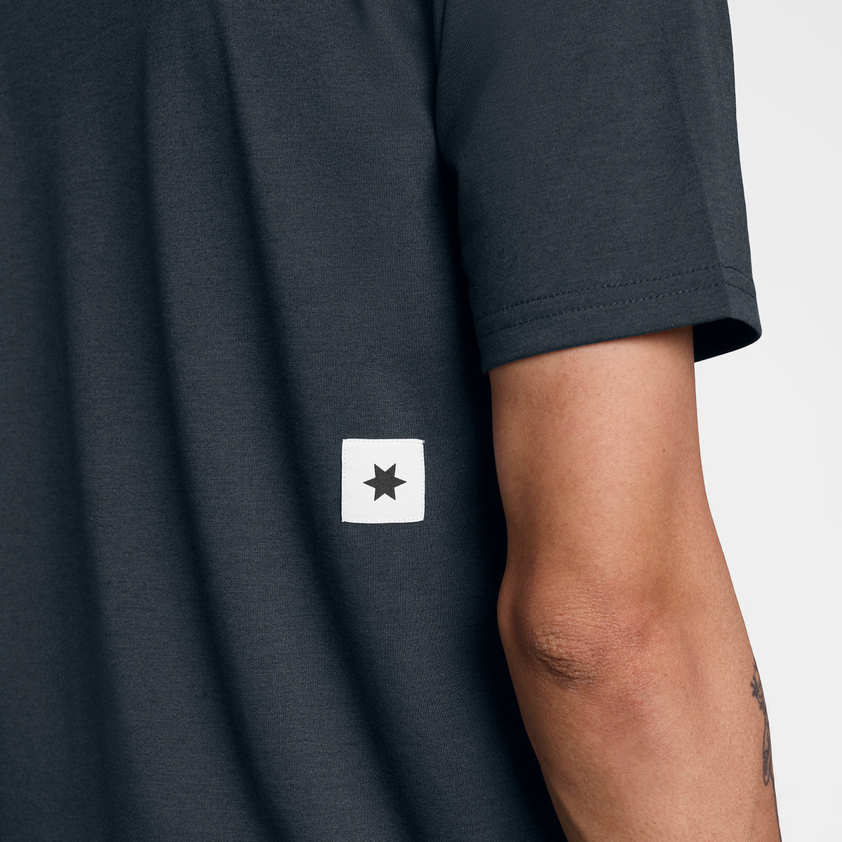 モーションTシャツ SM25001c6001 Clean Motion T-shirt - Grey [メンズ]