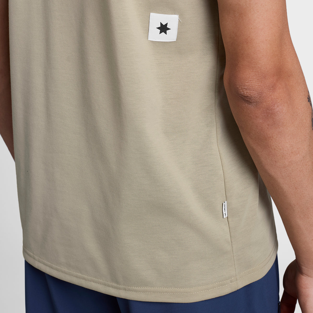 モーションTシャツ SM25001c801 Clean Motion T-shirt - Beige [メンズ]