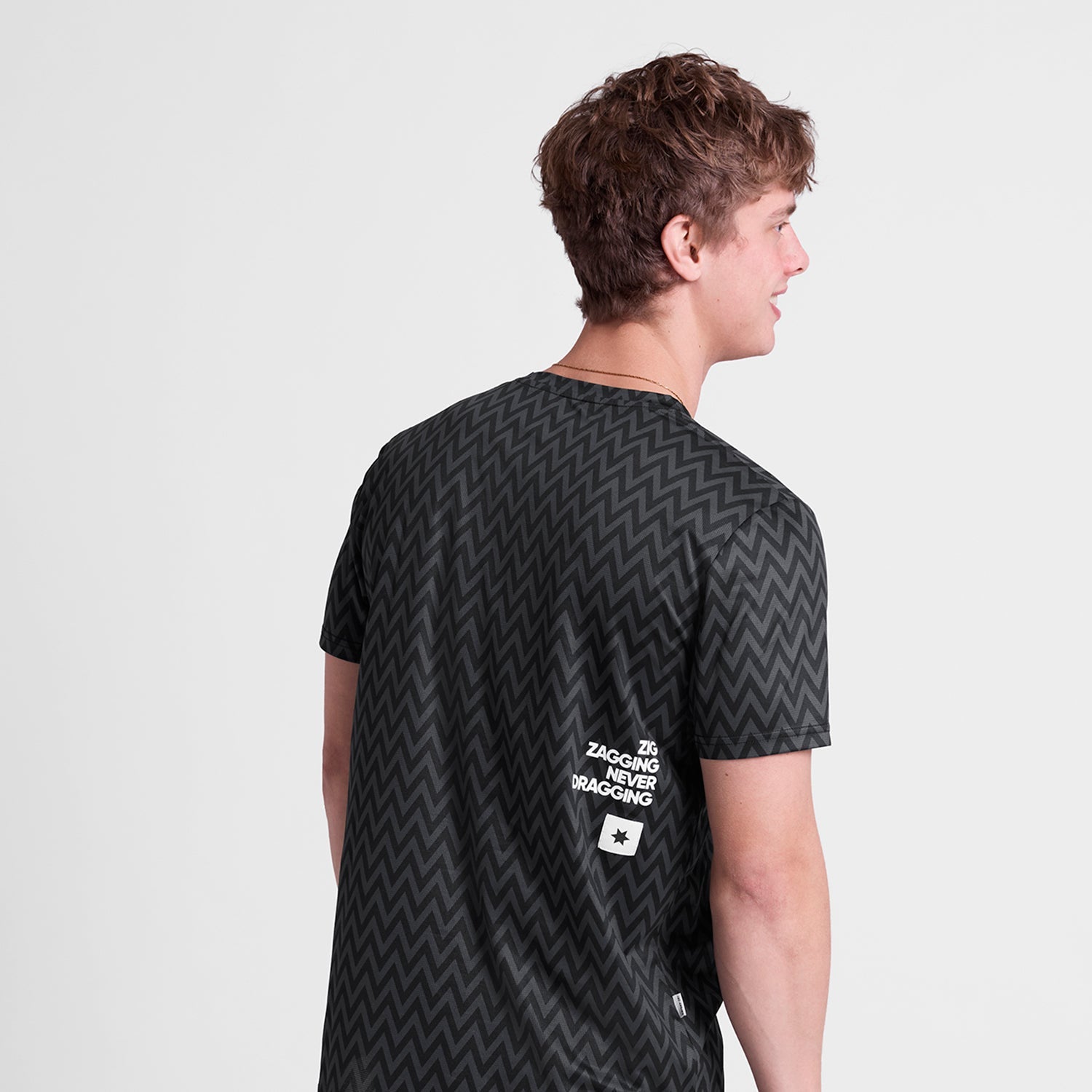 □ 公式 □ SAYSKY/セイスカイ ランニングTシャツ SM25026c1062 Zig