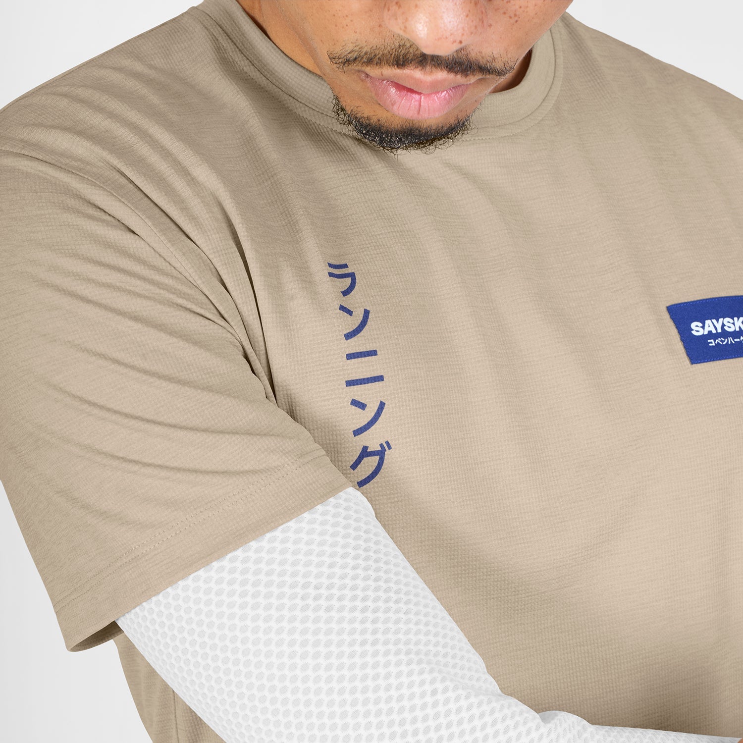 ランニングTシャツ SM25031c8001 Statement Combat Pro T-shirt - Sand [メンズ]