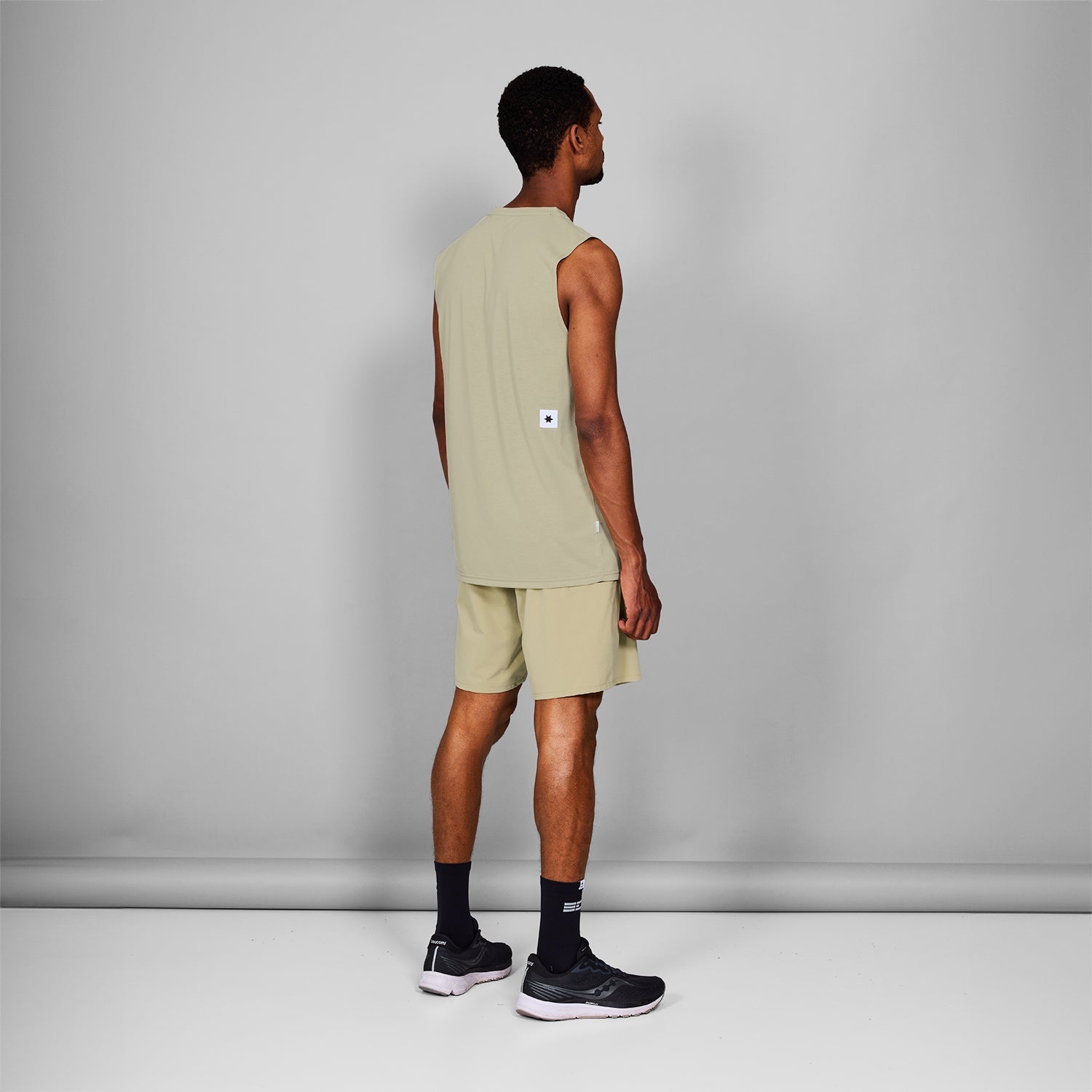 モーションショーツ SM40001c801 Motion Shorts 8`` - Beige [メンズ]
