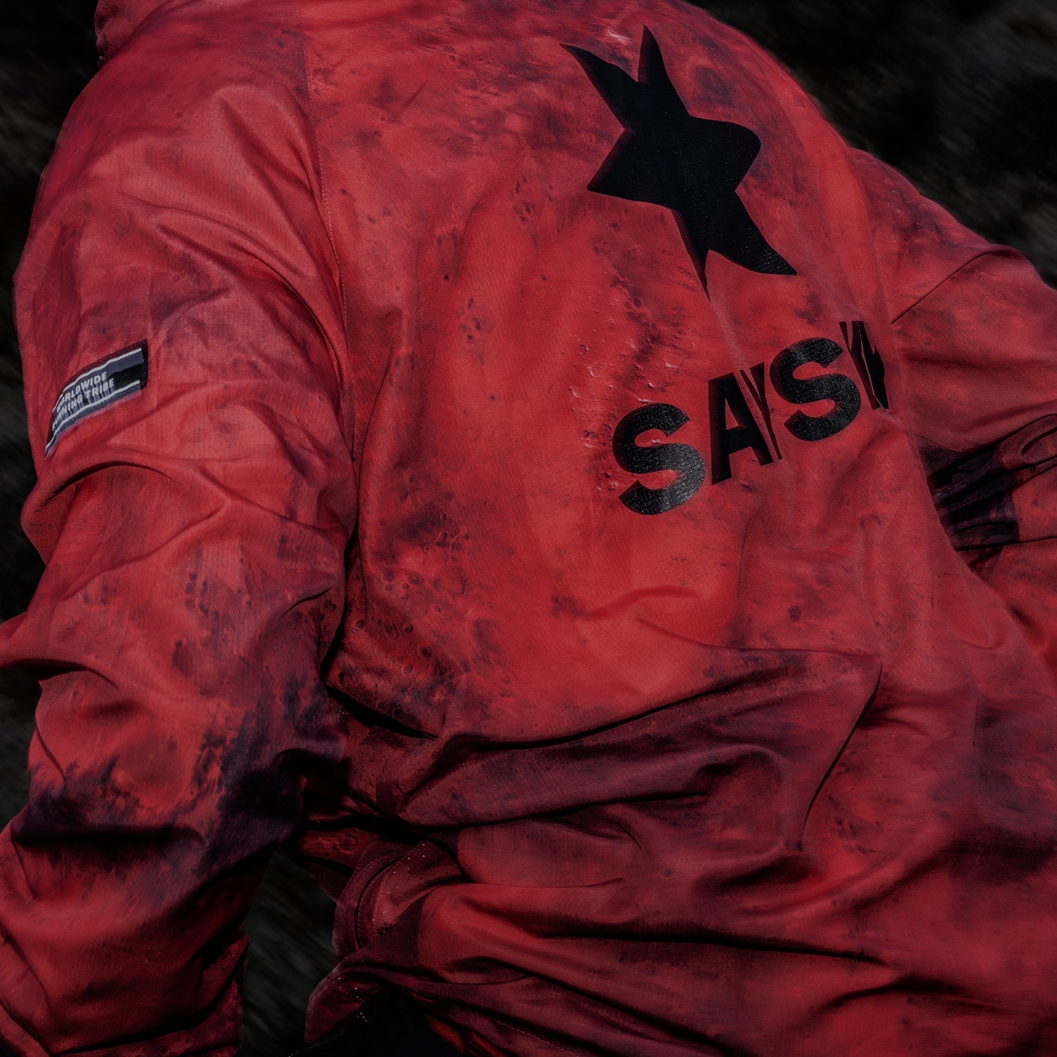 □ 公式 □ SAYSKY/セイスカイ ランニングジャケット IMRJA10 Mars Blaze Jacket - Mars Red [ユニセックス]