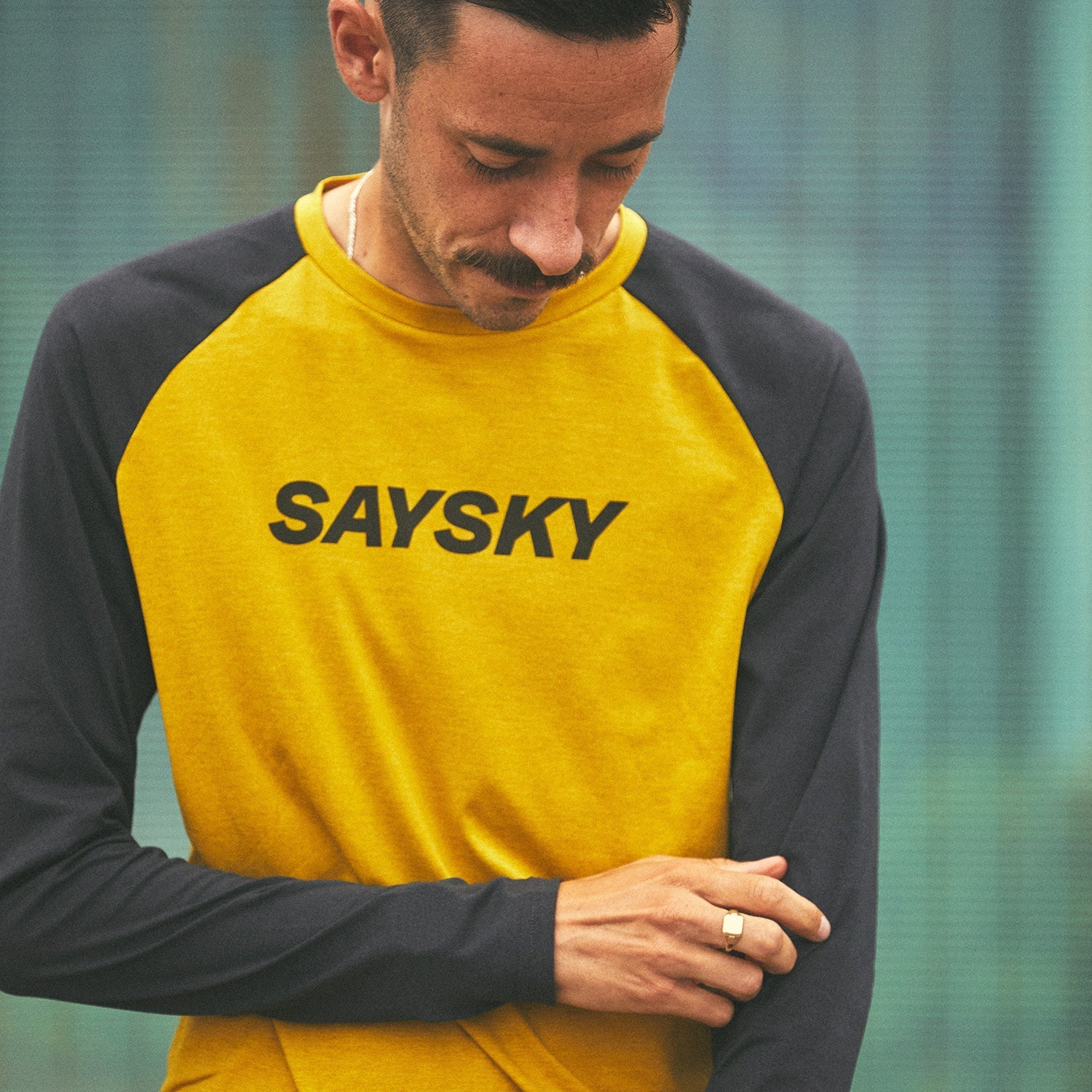 ランニングTシャツ(ロングスリーブ) KMRLS02c4002 Logo Pace Longsleeve - Yellow [メンズ]