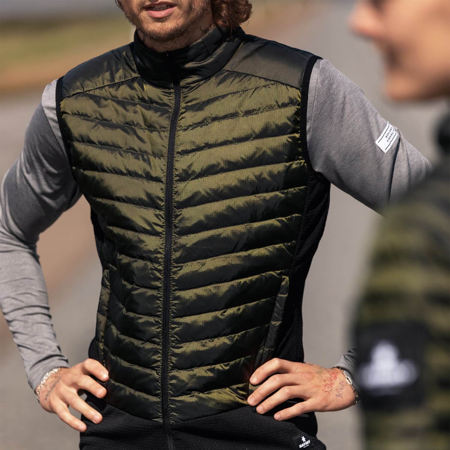 ランニングベスト GMRVE02 Blaze Hybrid Vest - Olive Iridescent Green/Black [ユニセックス]