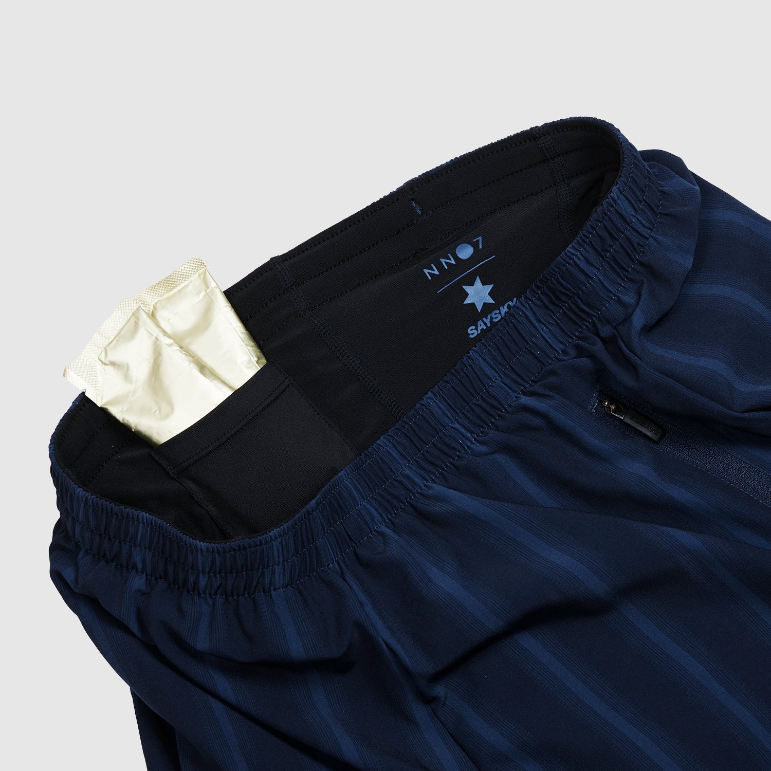 ランニングショーツ ZMRSH02 2-in-1 Shorts Nn07 X Saysky - Black/Navy Stripe [ユニセックス]